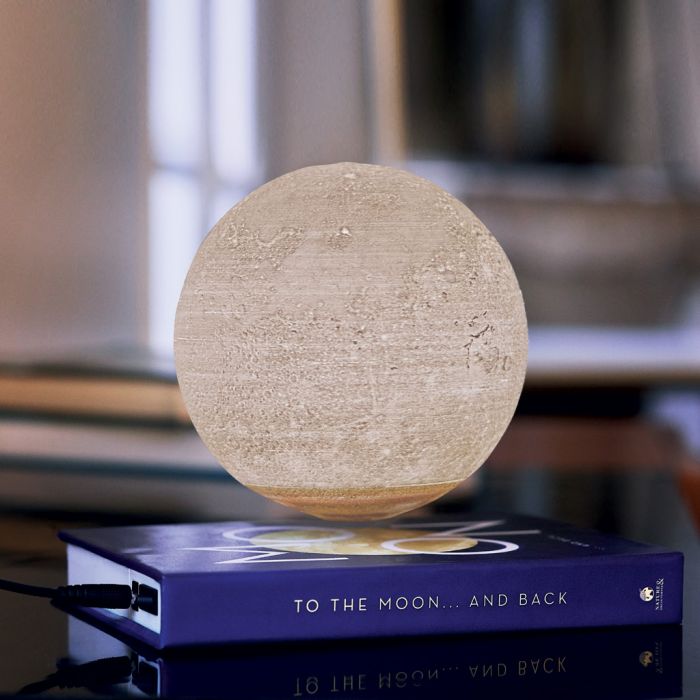LUNE EN LÉVITATION