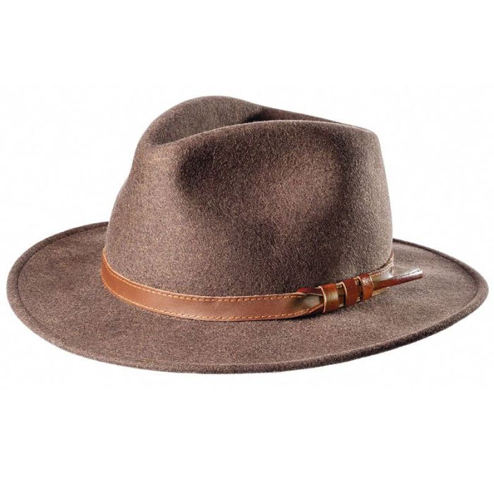 CHAPEAU MC GREGOR T.57