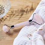 ROULEAU DE MASSAGE VISAGE QUARTZ ROSE V2
